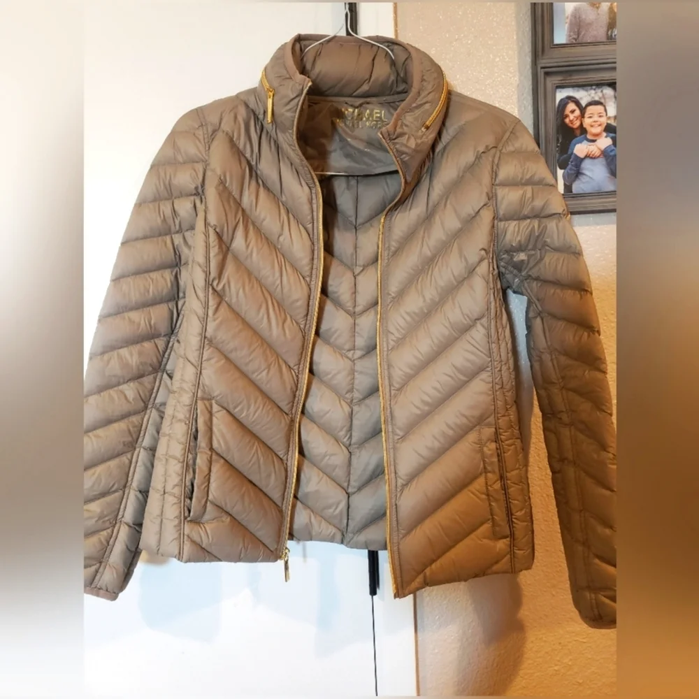Michael kors tan / biege puffer jacket , small - Picture 1 of 10